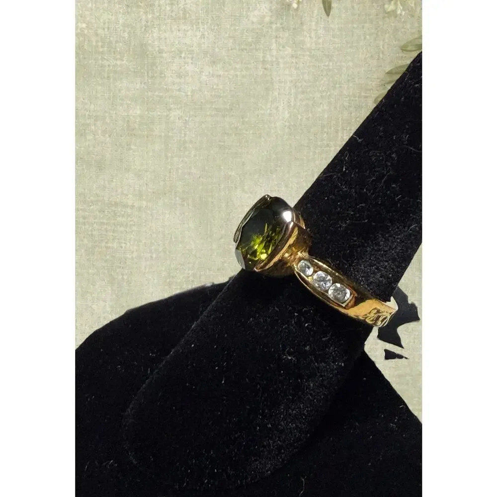Vintage Olive Green Glass Cocktail Ring Gold Tone Rhinestone Statement Size 7